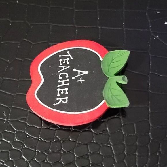 Vintage Wooden A+ Teacher Apple Chalkboard Look Pin Brooch - Picture 3 of 7